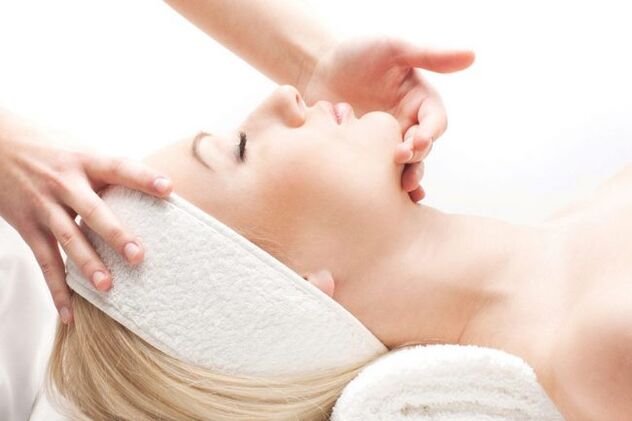 Massage ist eine wirksame Methode zur Verjüngung der Gesichtshaut